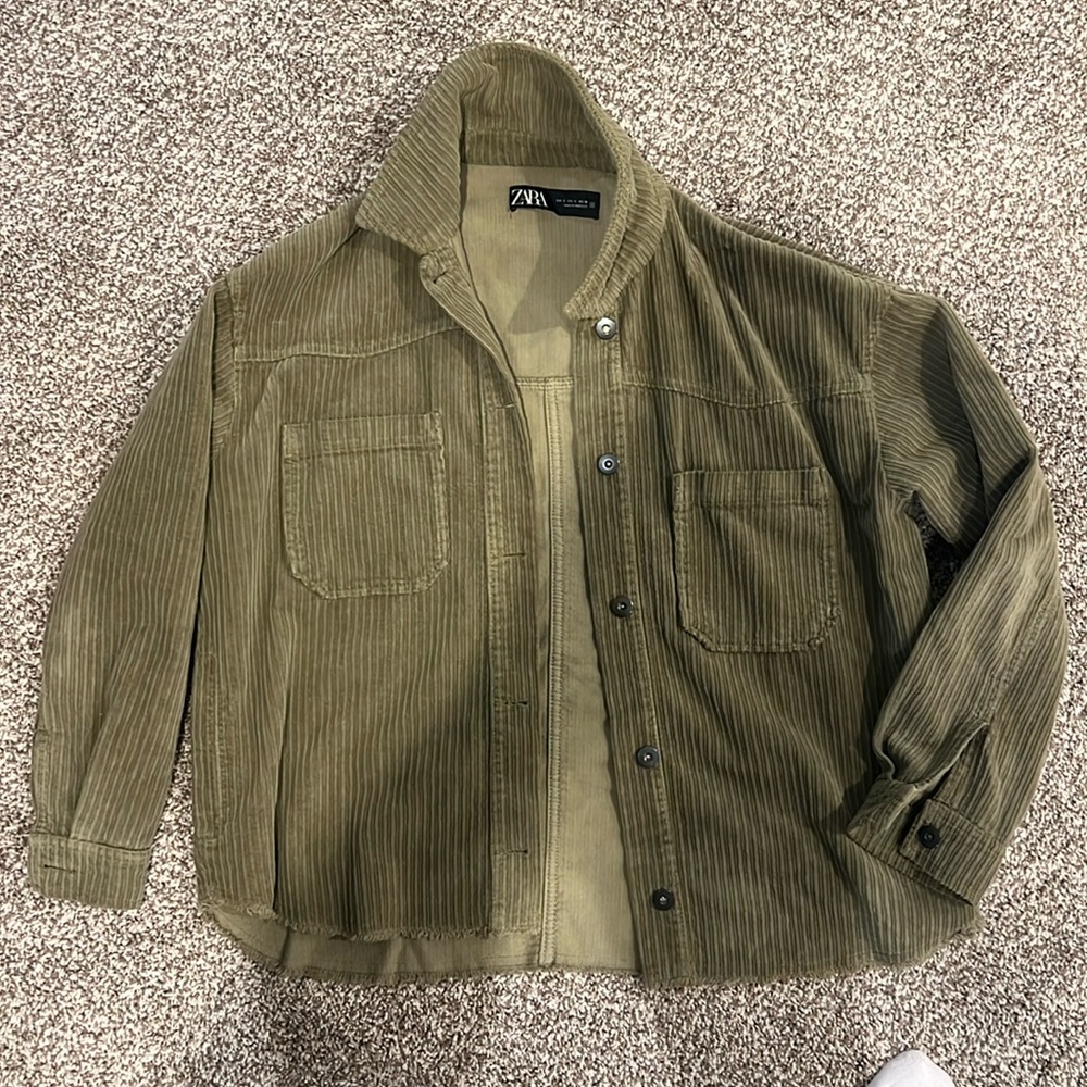 Forest green Zara Small shacket. Barely worn. Bought last season.